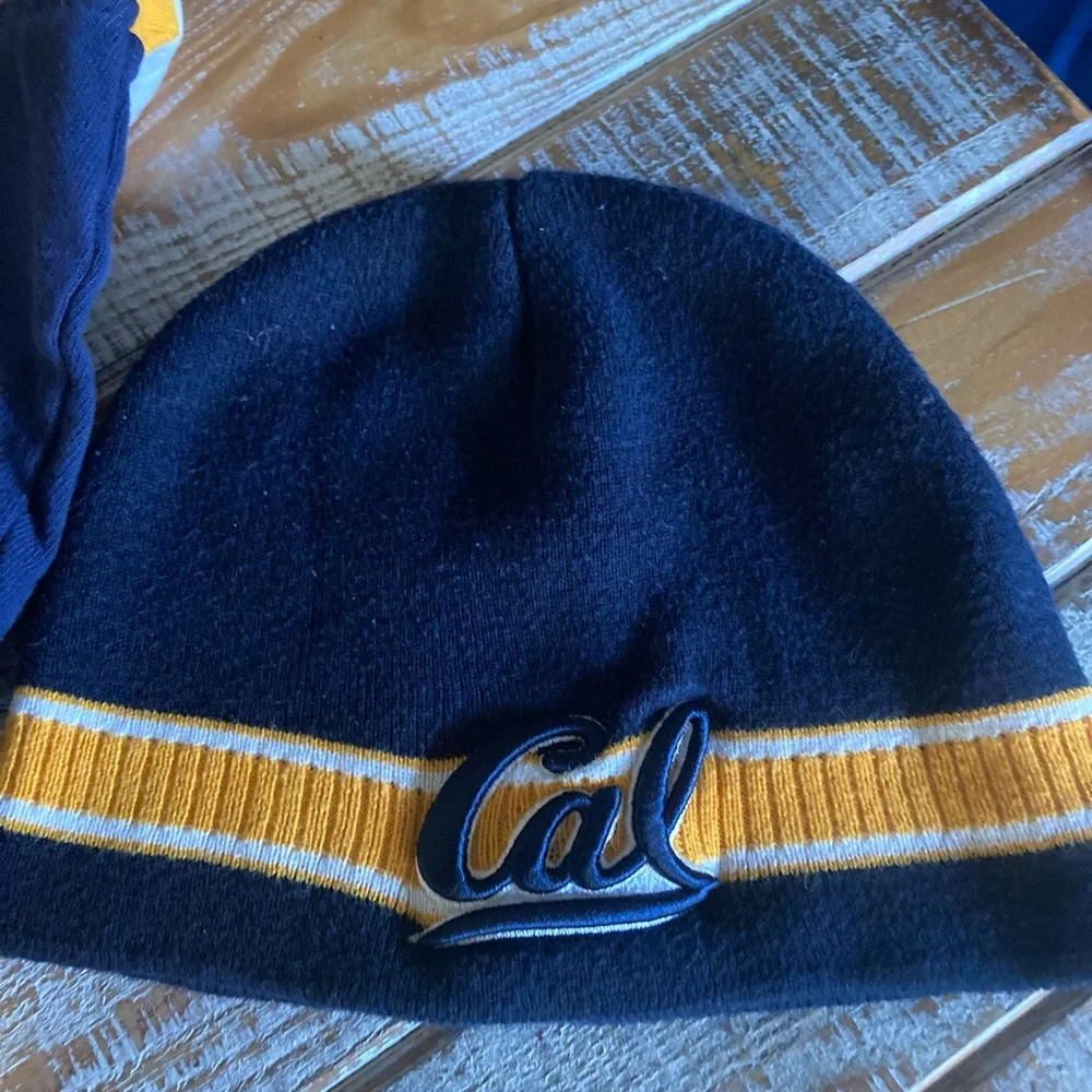 Knights Apparel Cal Berkeley Gold and Navy Collegiate Pullover - Picture 3 of 4